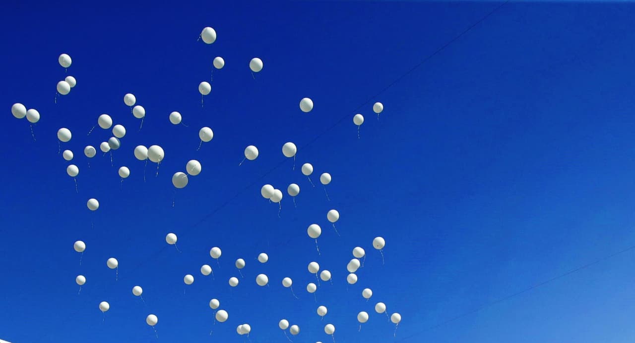 Por favor, no lance más sus globos al cielo