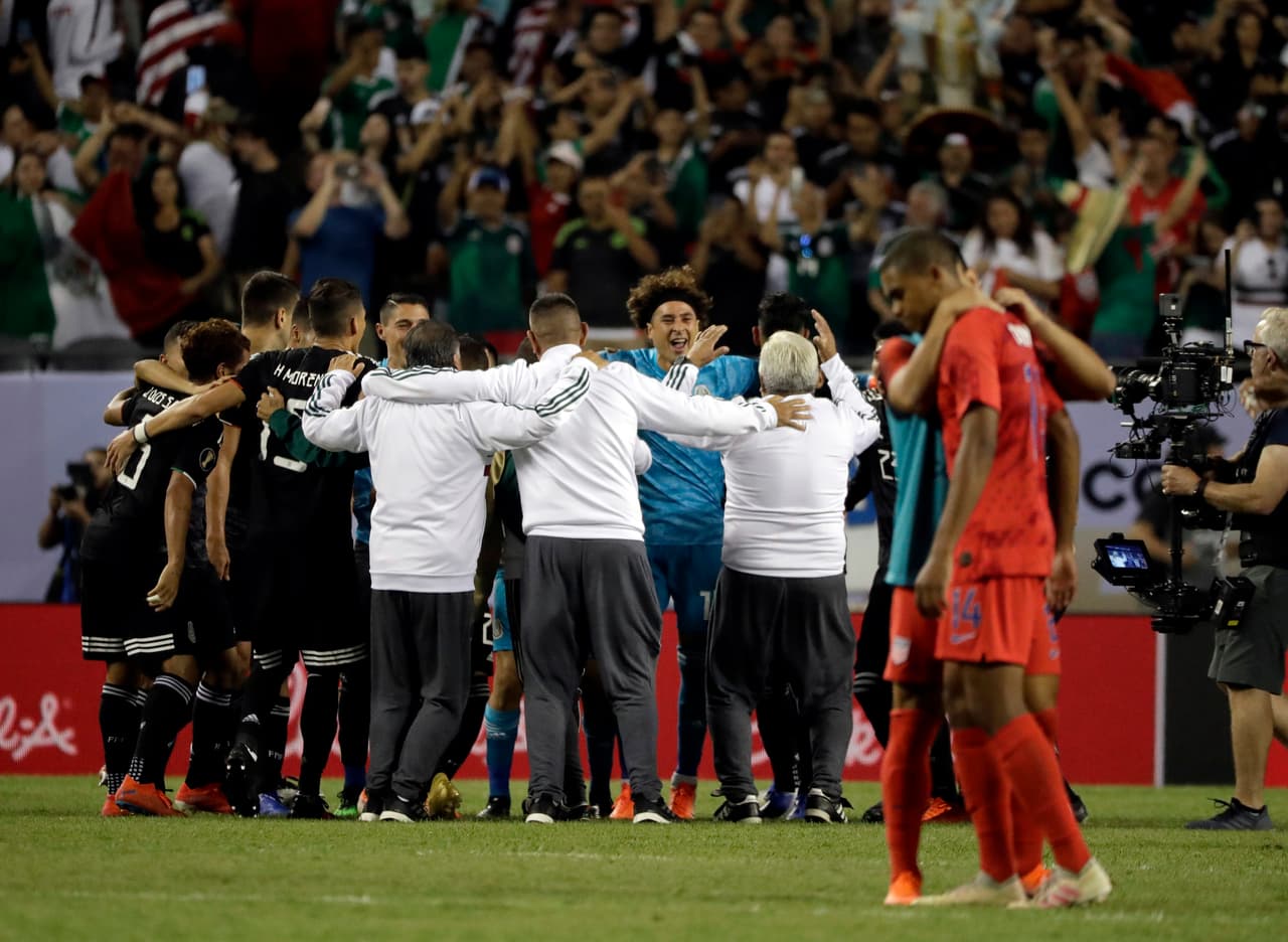 México llegó a la Copa Oro 2009 sin ser favorito y tras perder 2-0 en las eliminatorias con Estados Unidos, quien perfila para ser campeón pero terminó perdiendo 5-0 en la final.