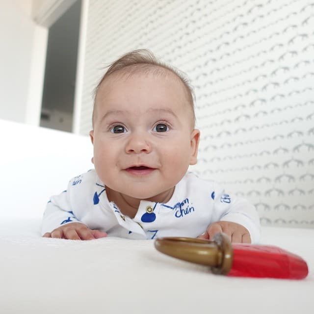 El amor a sus padres creció rápidamente, los enamoró con esos ojos grandes de color claro.