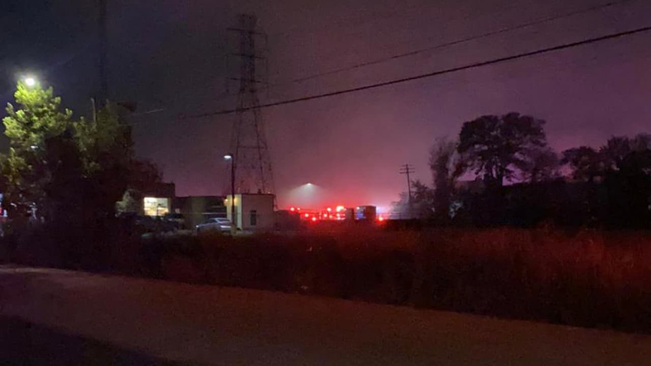 Peña aseguró que el incendio estaba controlado horas después, pero no lo habían logrado extinguir.