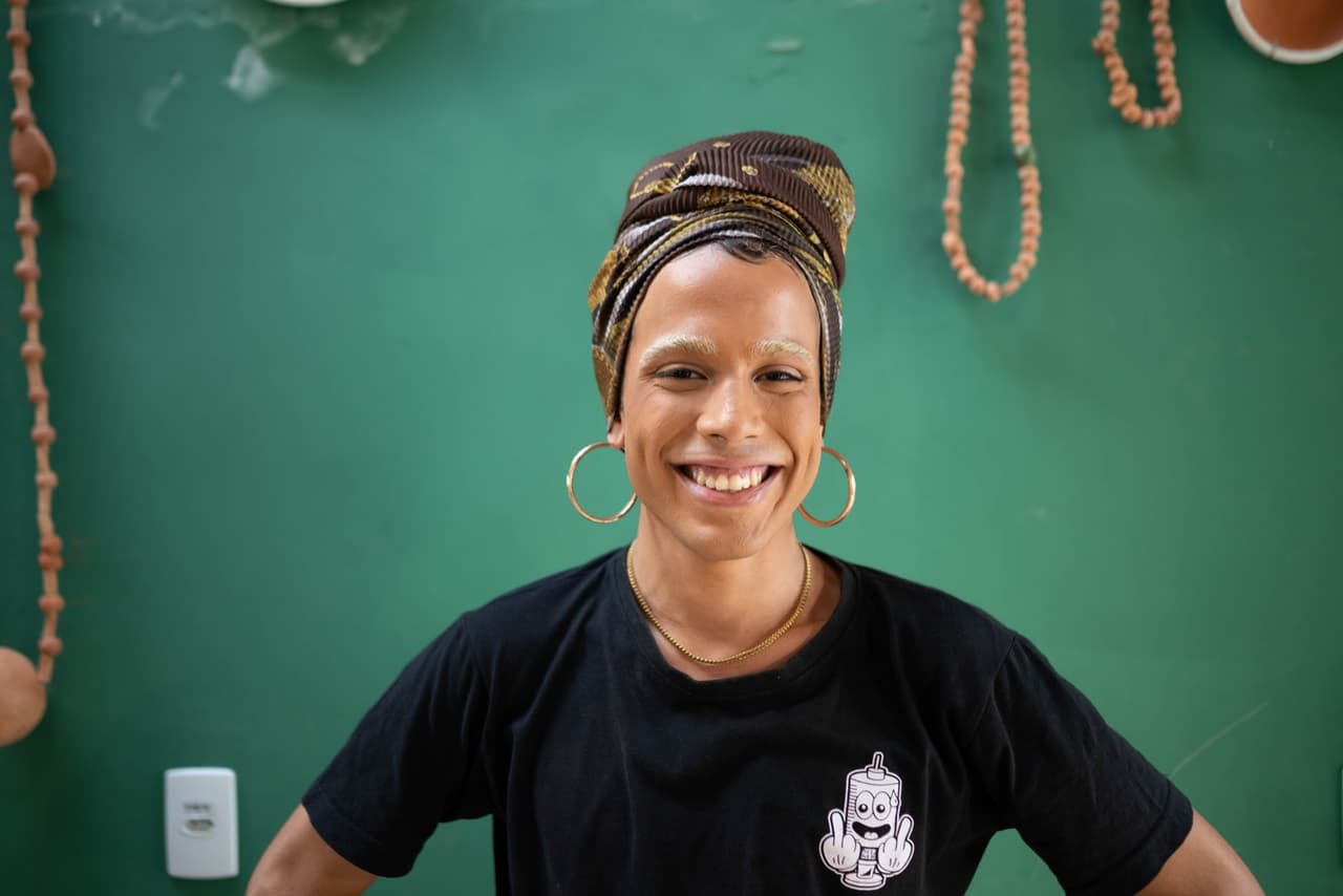 Sol de María, transgénero negra de 22 años, que trabaja como mesera en un restaurante de Salvador, conoce en carne propia los efectos de las campañas de odio.