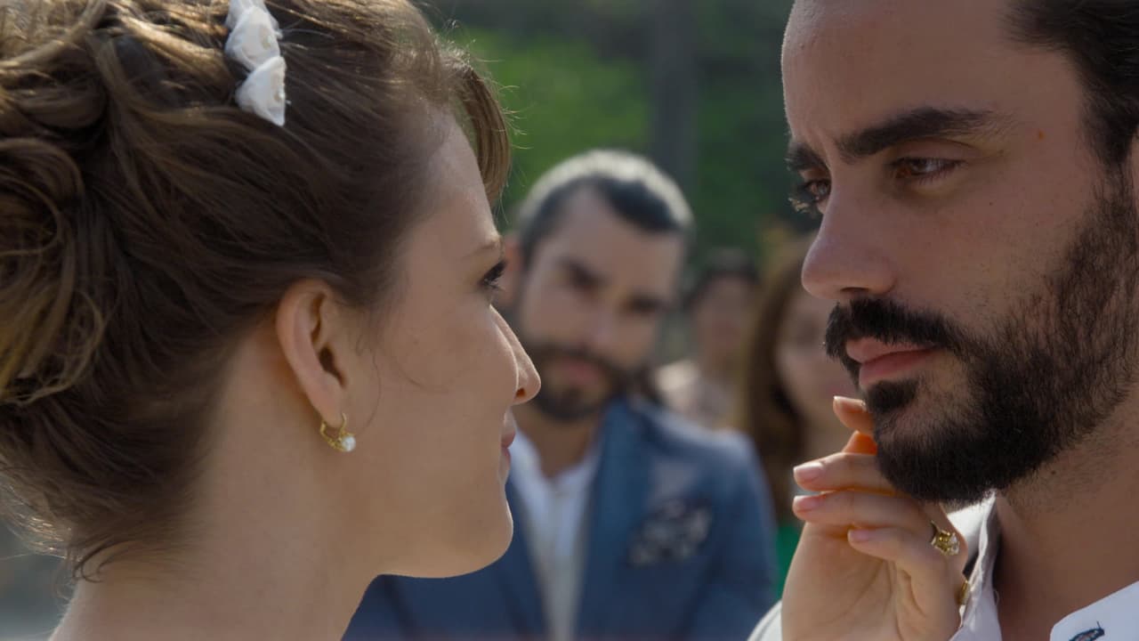 Leonora era la más emocionada en ese momento. No imaginaba que Miguel Terranova se encontraba en el sitio dispuesto a impedir la boda.