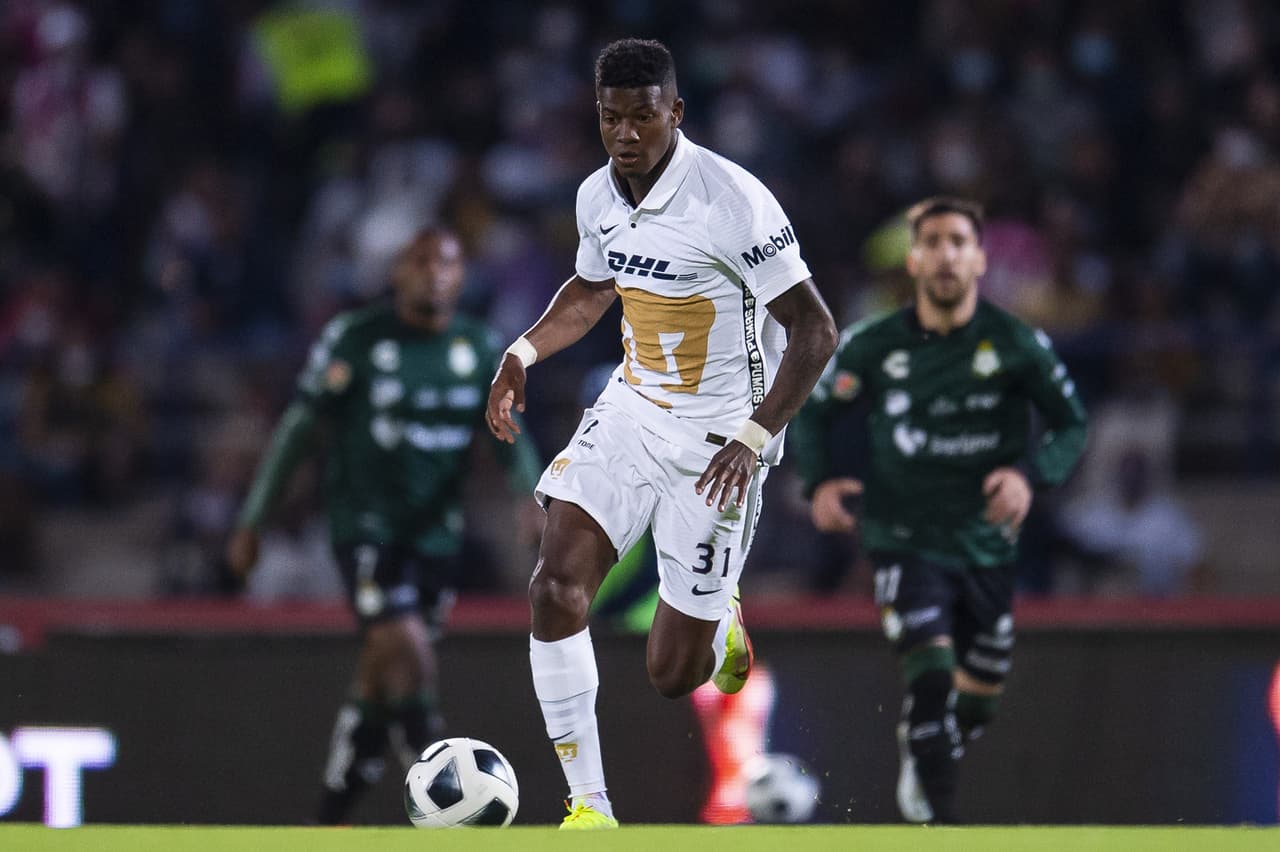 Con doblete de Digo Valdés y gol de Omar Campos, Santos golea 0-3 a los Pumas y suben a hasta la sexta posición de la tabla.