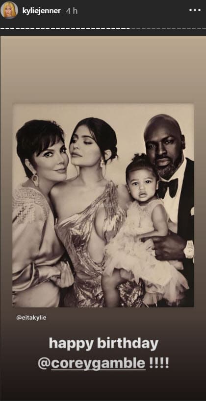 Mientras que 
<b>Kylie Jenner</b> compartió algunas imágenes para desearle feliz día.
<br>