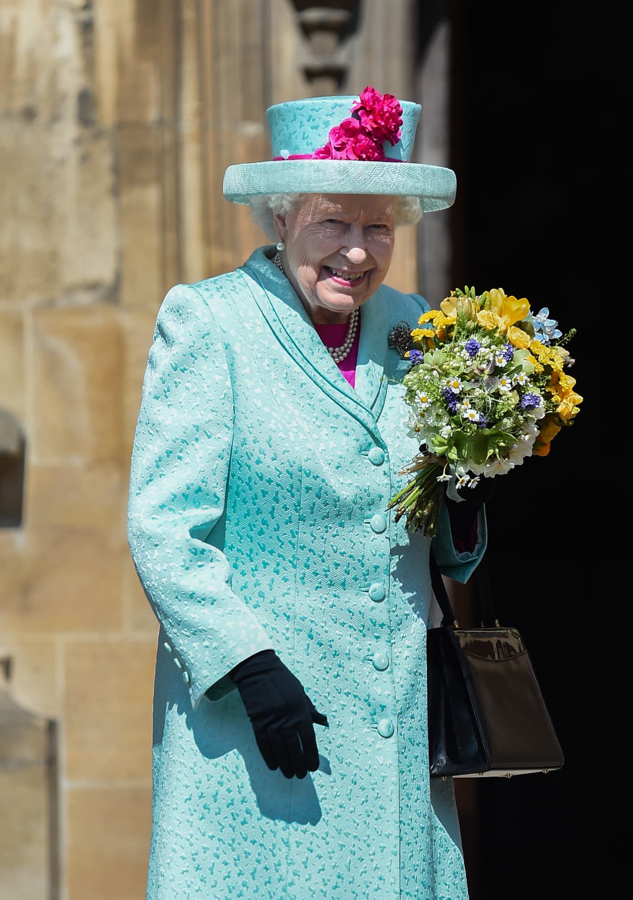 La reina Isabel II nació el 21 de abril de de 1926, pero la fecha no se celebra oficialmente, sino hasta el segundo sábado de junio cuando se hace un desfile en su honor.