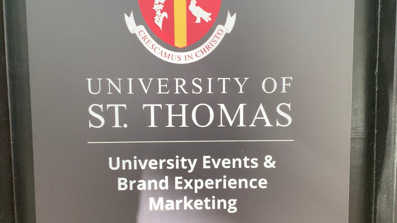 University of St. Thomas está buscando estudiantes creativos, motivados y orientados al servicio que quieran hacer un cambio por el bien de su comunidad.