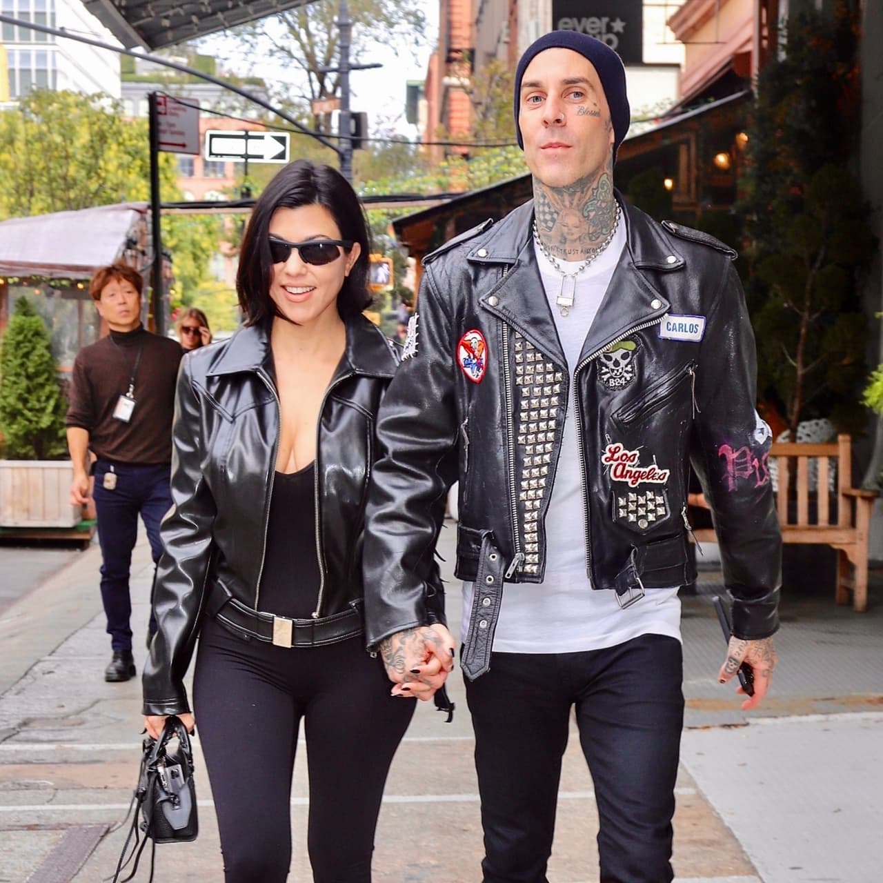 Kourtney Kardashian y Travis Barker comenzaron su relación amorosa a finales de 2020, después de haber sido amigos durante muchos años.
<br>