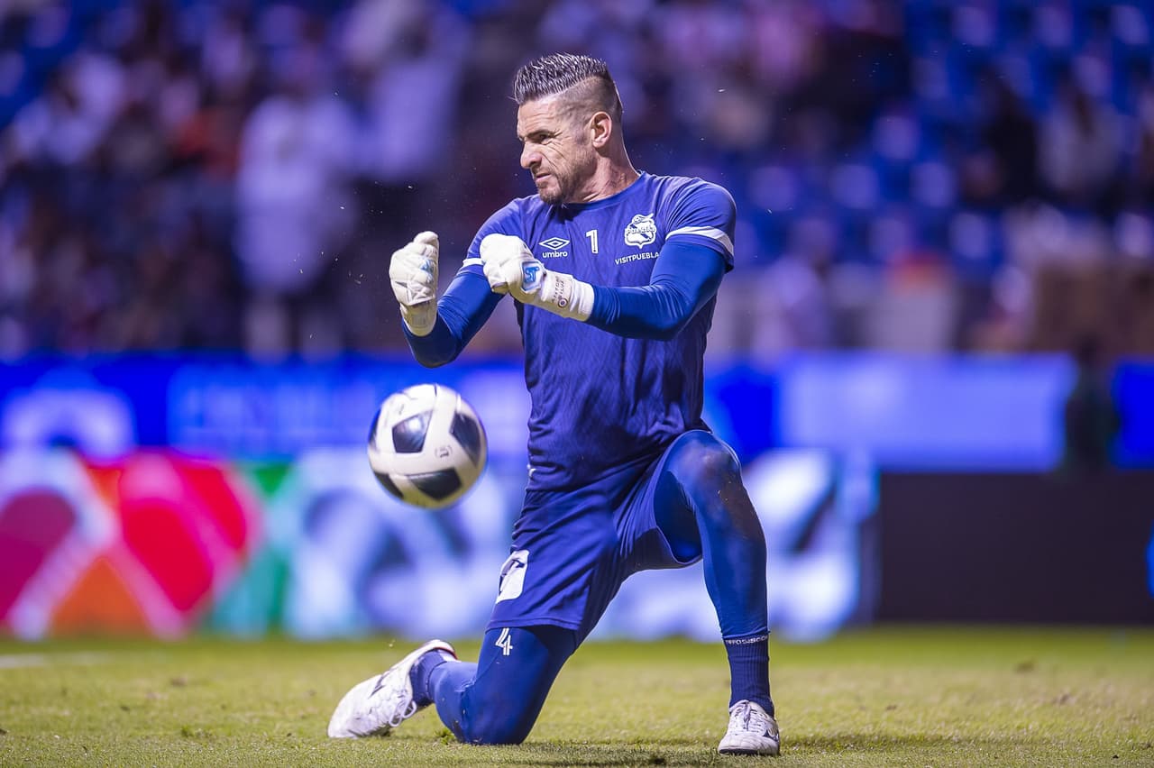 Puebla contaría con el apoyo de sus fans, pero Chivas lucía con ligero favortismo por el historial entre ambos.