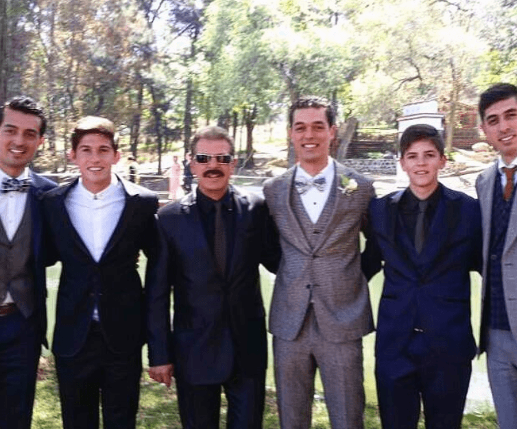 El actor mexicano tiene cinco hijos. Los dos menores, Sherlock y Shailock “Nitro”, son producto de la relación que mantuvo 
<a href="https://www.univision.com/shows/despierta-america/por-que-se-divorcio-sergio-goyri-el-actor-revelo-los-detalles-video">con la actriz Telly Filippini</a>.