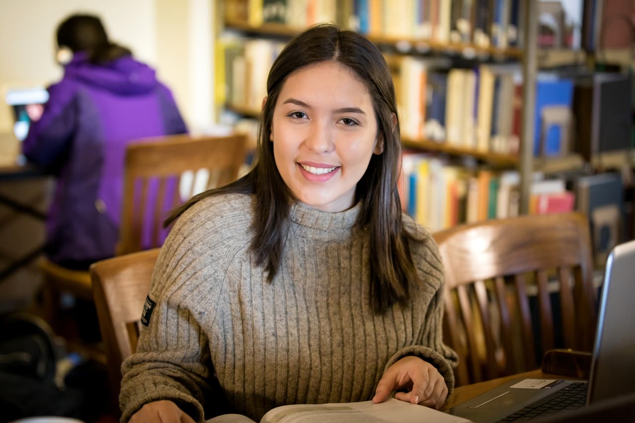 Isabella Armas inscribió materias avanzadas desde noveno grado para obtener créditos universitarios.