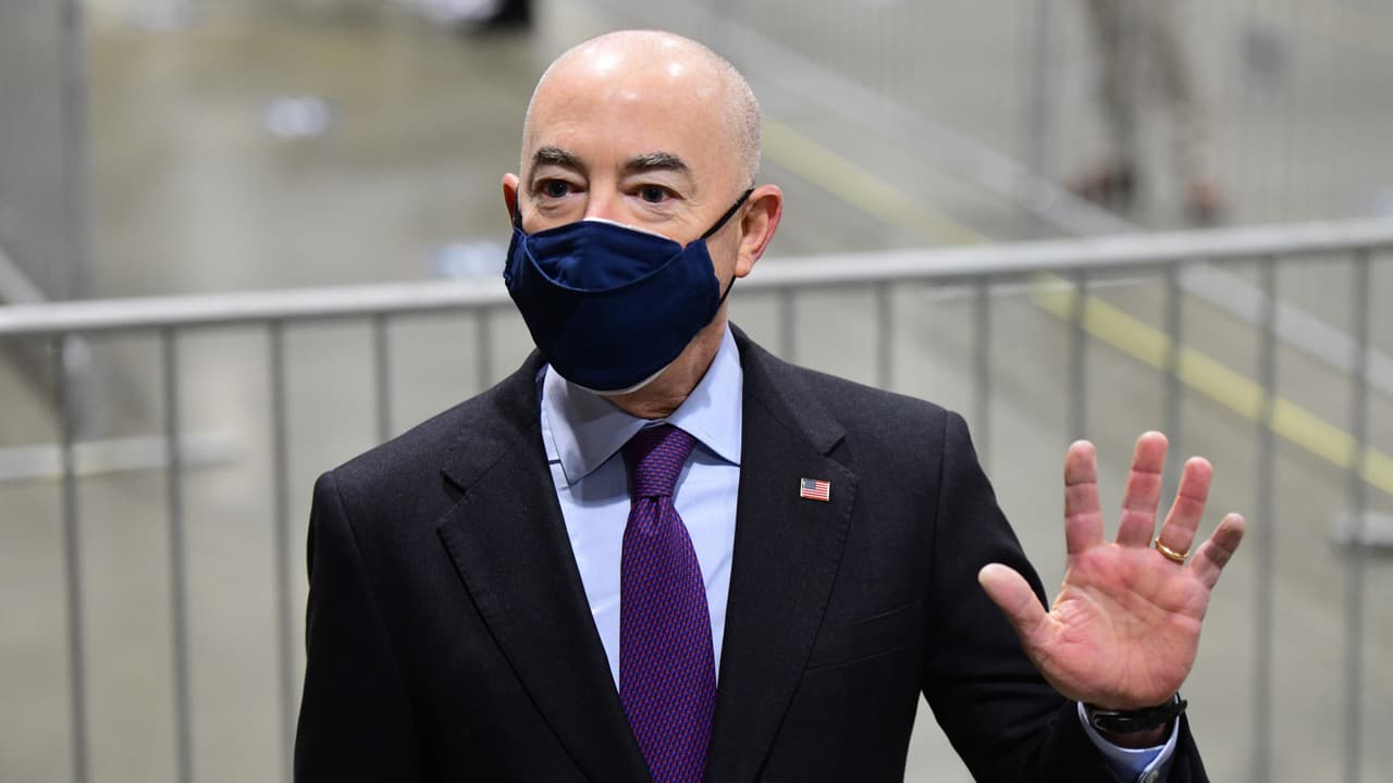 Alejandro Mayorkas acompañará a la vicepresidenta Kamala Harris a la frontera con México