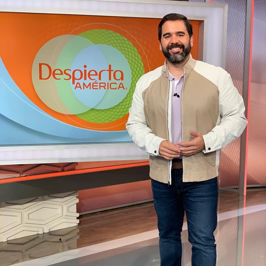 ¡Qué bien le sienta este estilo casual a Albert Martínez! Nuestro meteorólogo ha dado muestra de su empeño con una nueva forma de vida, mucho más sana, y eso se le nota.