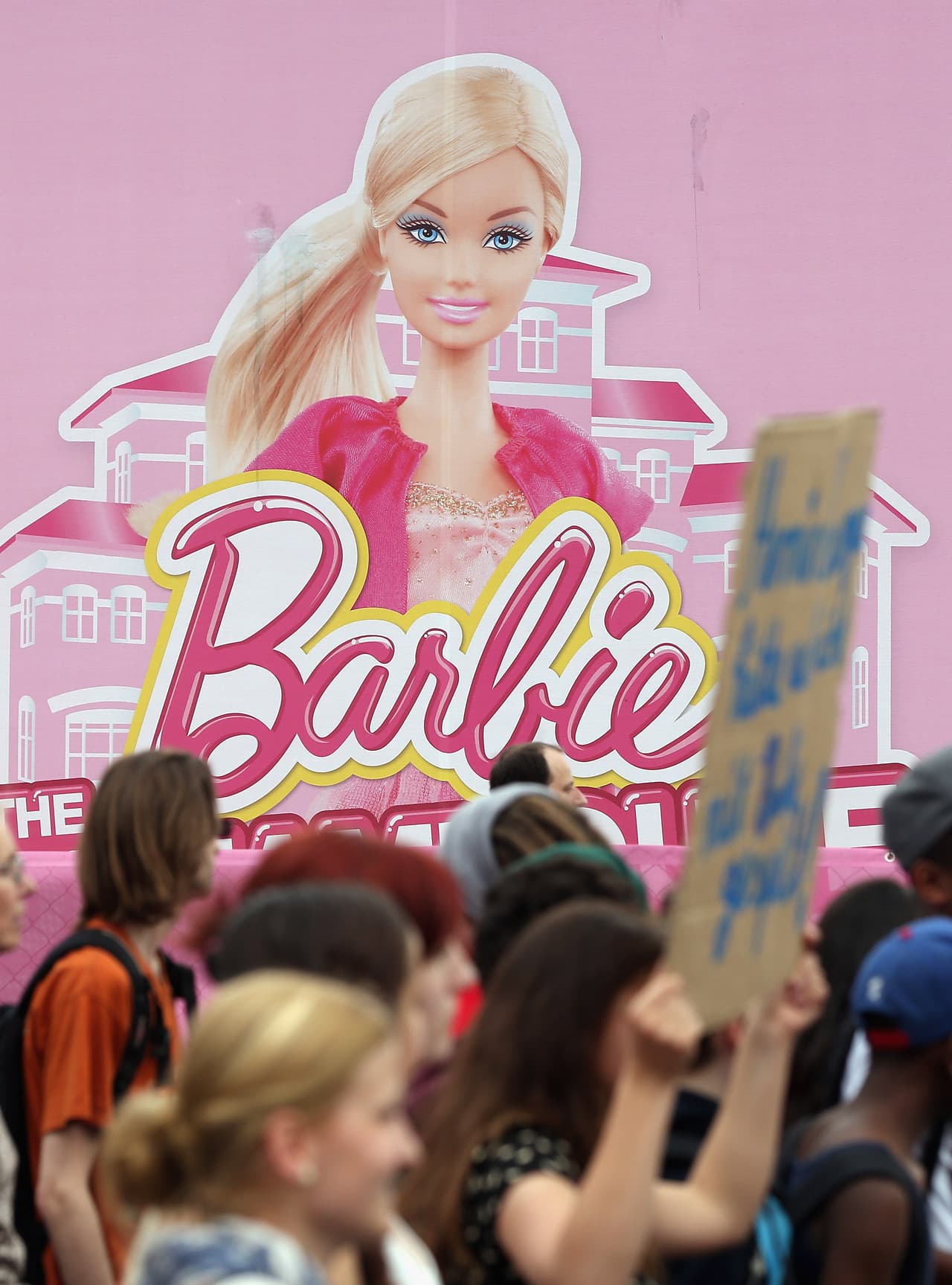Por muchos años Barbie fue estigmatizada por su cuerpo poco realista.