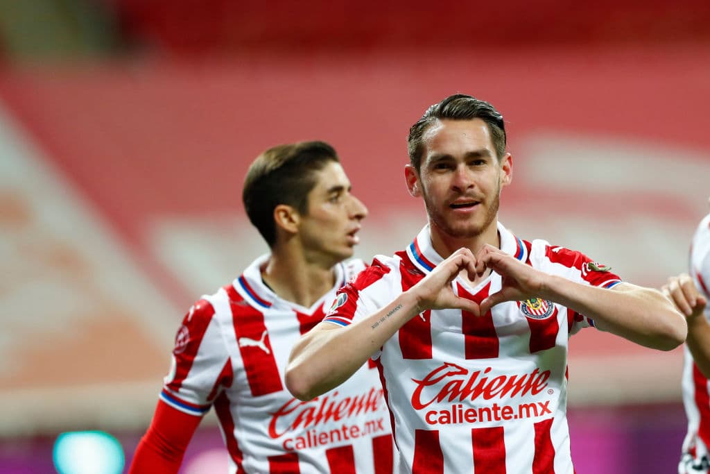 Ian González (39’) adelantó a los visitantes con un caño sobre Gudiño. Angulo (45+1’) emparejó los cartones tras recibir una asistencia de Brizuela. JJ Macías (53’) apareció para marcar autogol y regresarle la ventaja a los Rayos; volvió a aparecer al 90+4’ para redimirse y rescatar un punto en casa. Necaxa llegó a 5 unidades y Chivas se queda con 6.