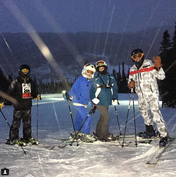 Alan Tacher: "Esquiar de noche!!!! Una experiencia increíble!!! Casi no veo nada Haha pero como me divierto con estos locos!!!". (Enero 8, 2016)
