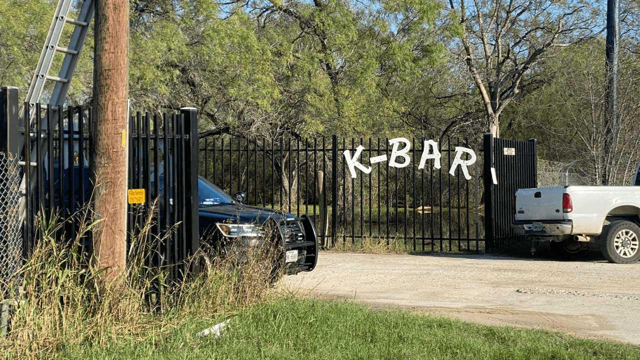 Investigan las causas de la explosión que ocurrió en el comercio.