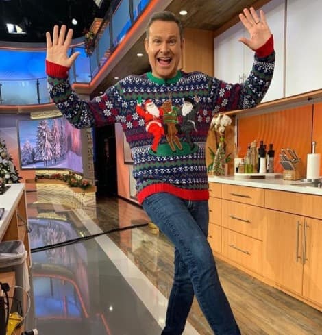 Y también lo vimos con un 'ugly sweater' que combina dos religiones en una tradición que, sin duda, disfrutamos todos.