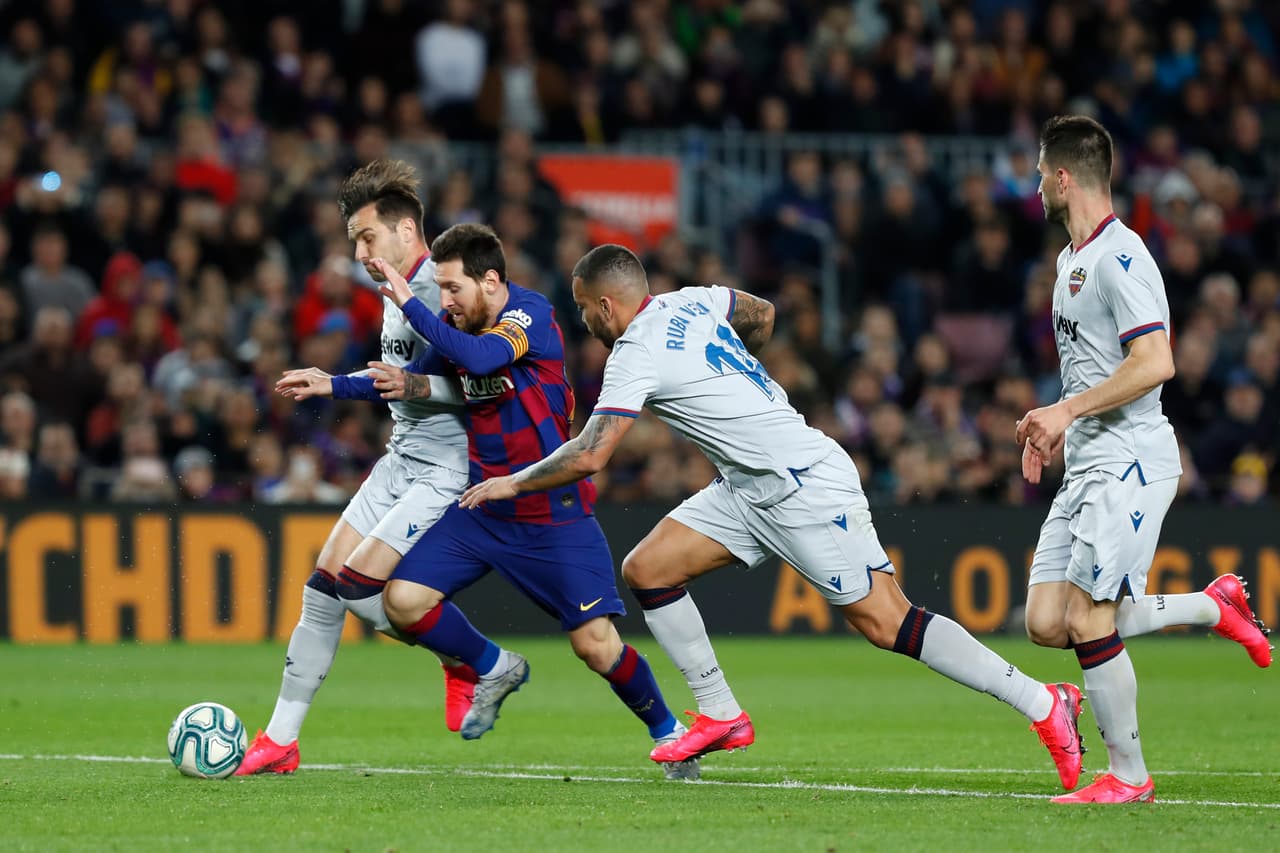 El Barcelona venció al Levante 2-1 con doblete de Ansu Fati, que consiguió un nuevo récord: el jugador más joven en marcar dos goles en los 91 años de La Liga. El Barça llegó a 46 puntos y sigue debajo del Real Madrid.