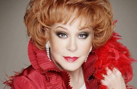 Ambas trabajaron juntas en la telenovela 
<b>Mi Marido Tiene Familia</b>, estrenada en 2017, a cargo de Juan Osorio. 
<br>