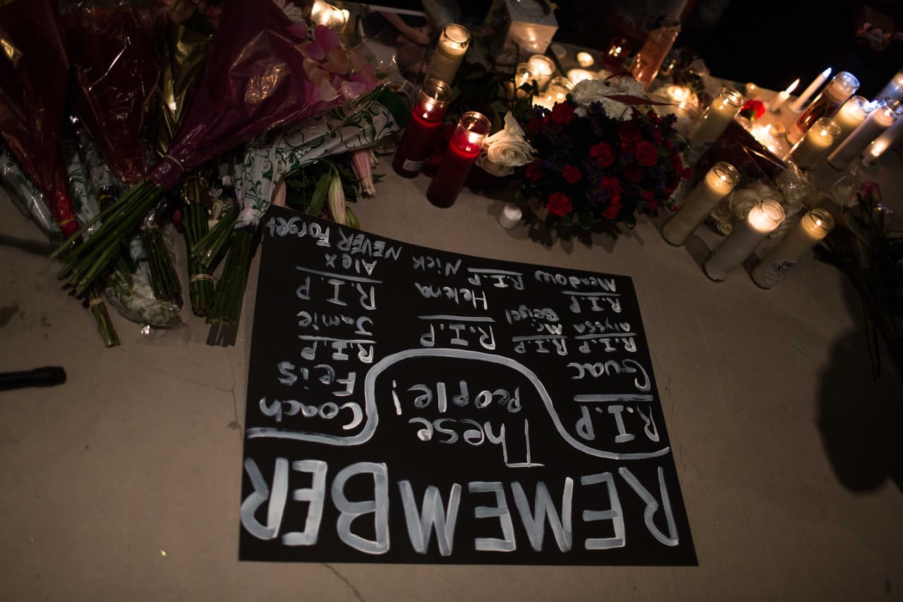 El de la secundaria Marjory Stoneman Douglas es el decimoctavo incidente con armas en una escuela de EEUU en lo que va del año, según la organización por el control de armas Gun Control Group Everytown. La cuenta incluye suicidios, eventos sin lesiones y un suceso donde un pistolero de 15 años mató a dos compañeros en una escuela secundaria de Kentucky.