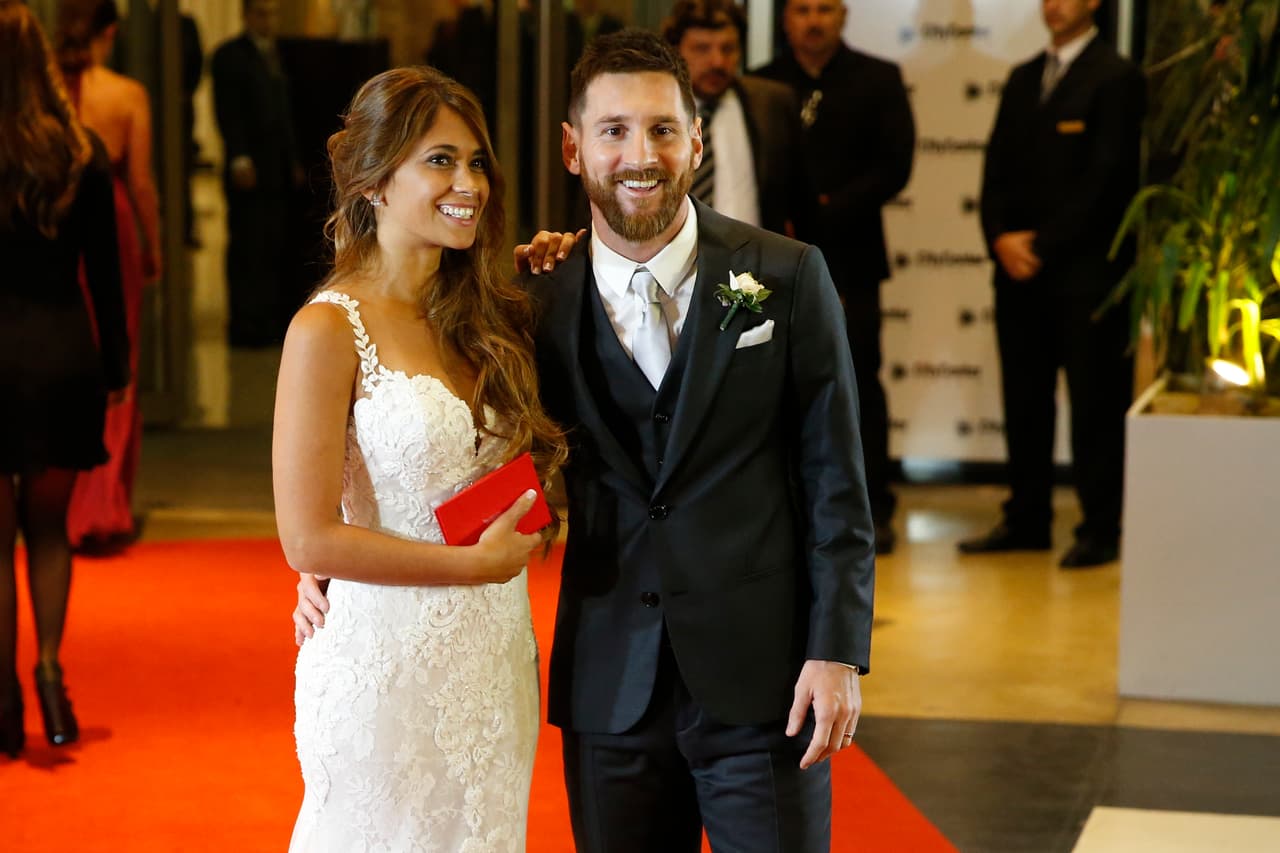 Llaman "tacaños" a los famosos que fueron a la boda de Messi, no vas a creer lo poco que donaron 