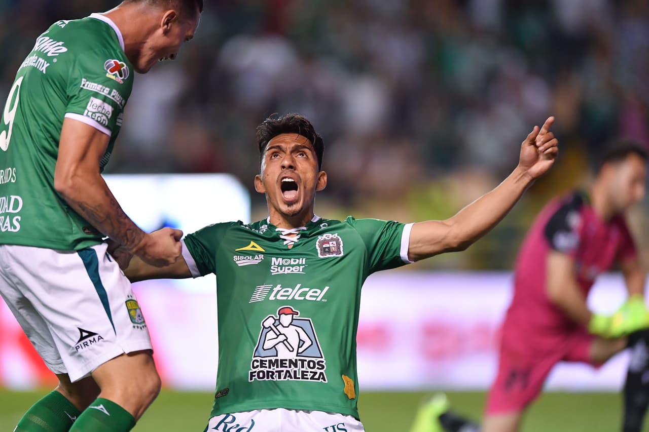 En 2016 jugó su primera campaña con Cruz Azul. Participó en 16 encuentros.