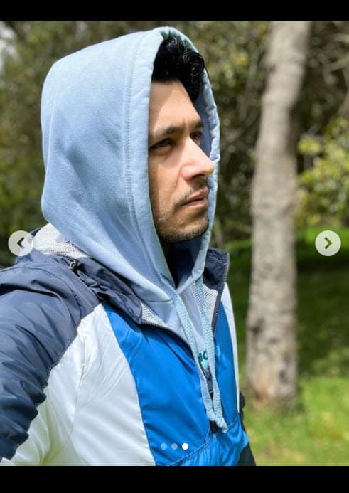 Santiago Alarcón ha incursionado en el cine con películas como
<b><a href="https://vix.com/es/detail/video-4194285?utm_medium=internal_referral&utm_source=univision&utm_campaign=breaking_news&utm_content=ed_entertainment&utm_term=slideshow" target="_blank">Todas Para Uno, que puedes ver a través de ViX+. </a></b>
<br>