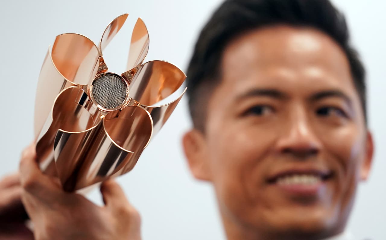 La antorcha de Tokio 2020 fue presentada en una ceremonia en Japón, con Tadahiro Nomura, tricampeón olímpico de judo, como protagonista.