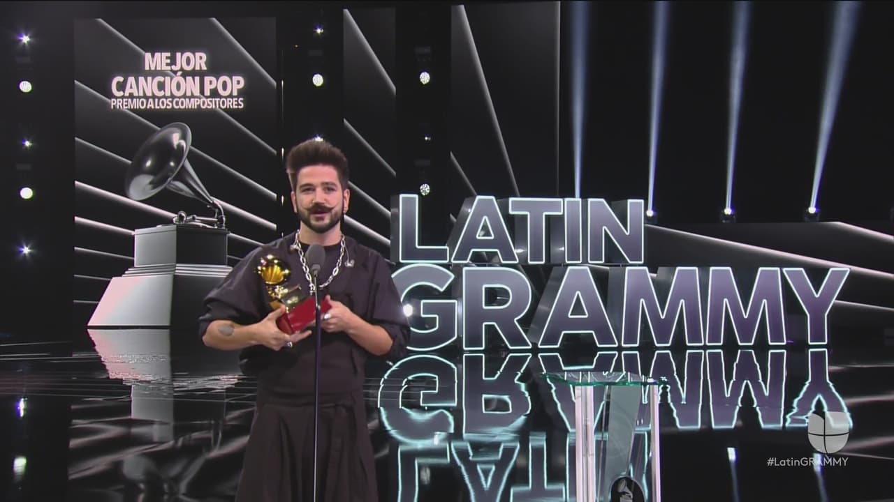 Camilo se llevó a casa el premio a Mejor Canción Pop por 'Tutu'. Al recibir el Latin GRAMMY, fue otro de los artistas que no olvidó a los afectados por los recientes huracanes en países centroamericanos y Colombia.
