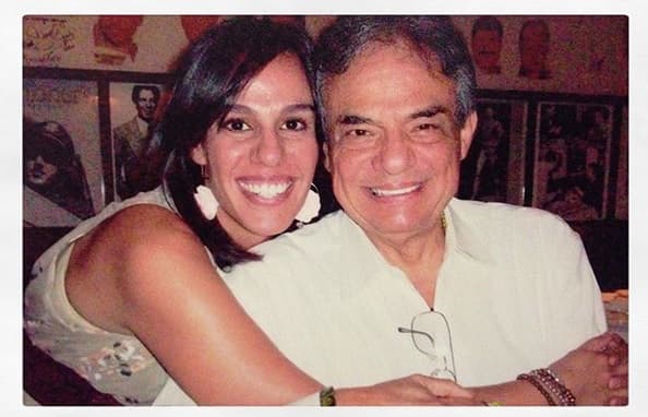 "Muchos me dijeron: 'Se nos fue José José, pero 
<b><a href="https://www.univision.com/shows/despierta-america/con-nostalgia-marysol-sosa-recuerda-esos-cumpleanos-que-pudo-celebrar-a-su-padre-jose-jose-video" target="_blank">con este niño viene de regreso</a></b>; se va una vida, pero empieza otra'", relató, "ahora que lo sé, solo me queda agradecer".
<br>