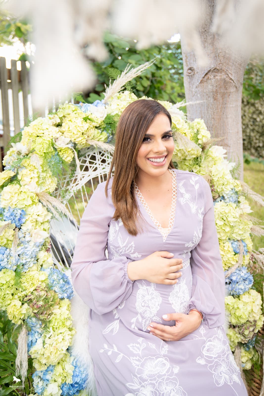 "Bendecida de estar rodeada de tanta gente maravillosa que nos ha brindado tanto amor a Diego y a mí durante este proceso de convertirme en mamá", señaló la conductora a través de las redes sociales.