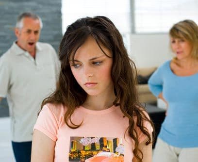 Los niños están expuestos a mayor riesgo cuando entran a una nueva escuela, y sobre todo al entrar en la escuela media. "Es la tormenta perfecta con el inicio de la pubertad, una tremenda transición y un ambiente académico mucho más salvaje," dice el Dr. Kearney.