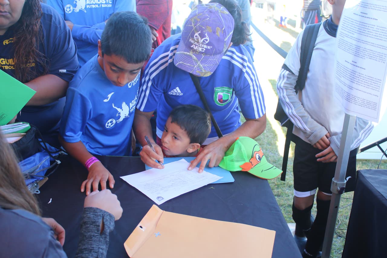 Decenas de personas disfrutaron este 22 de octubre de la más reciente edición de Copa Univision en la ciudad texana en donde practicaron su deporta favorito y convivieron con su comunidad.