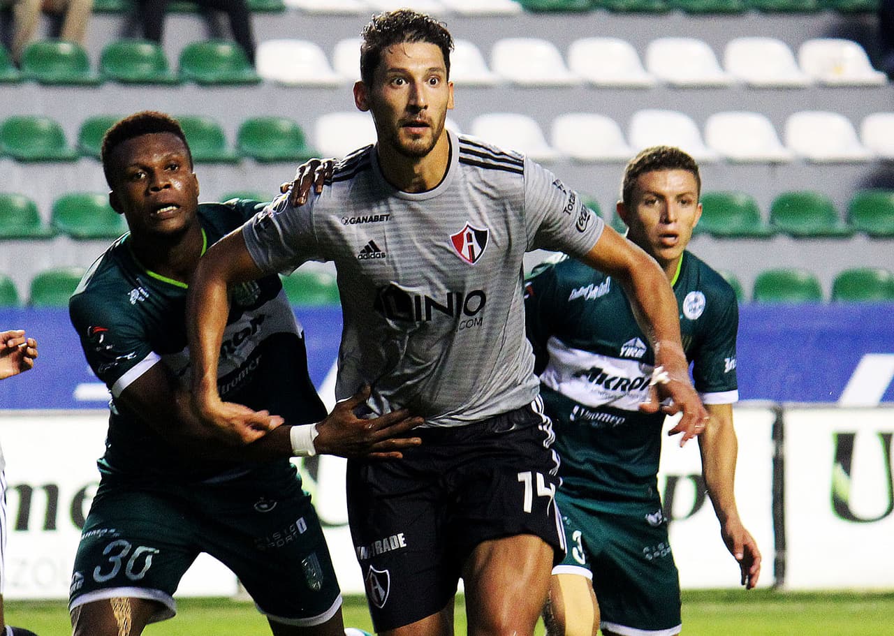 Omar González, jugador de Atlas.