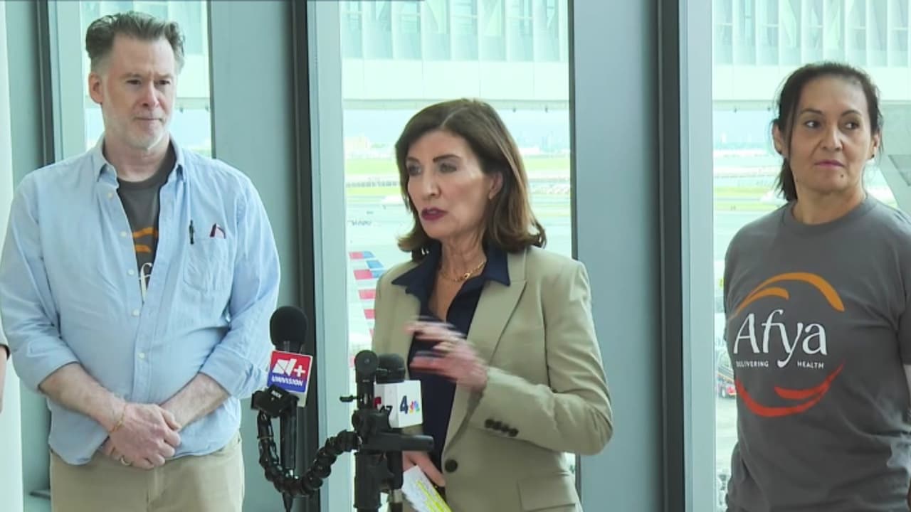 Hochul anuncia el envío de miles de galones de agua a Puerto Rico para hacerle frente a la sequía