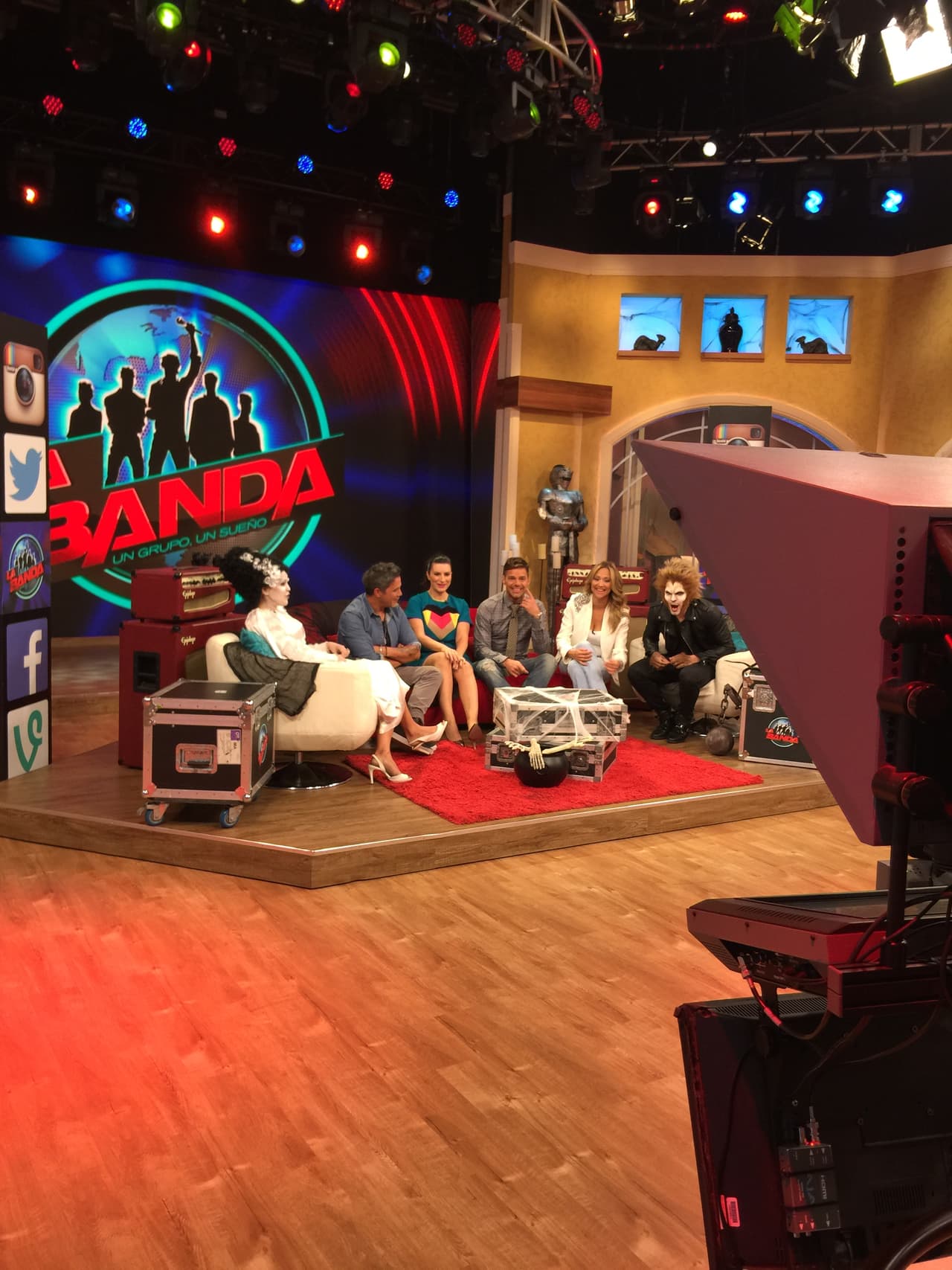 Los jueces ya están listos para los en vivo de La Banda. La competencia entra en su etapa más crucial y los chicos van con todo.