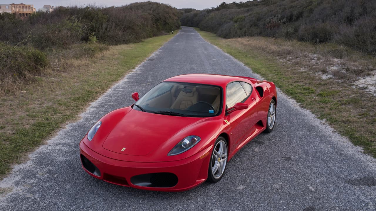 A pesar de su súbito y electoralmente conveniente amor por los productos hechos en Estados Unidos,
<b>el actual presidente de la nación siente una predilección especial por automóviles exóticos europeos</b>.