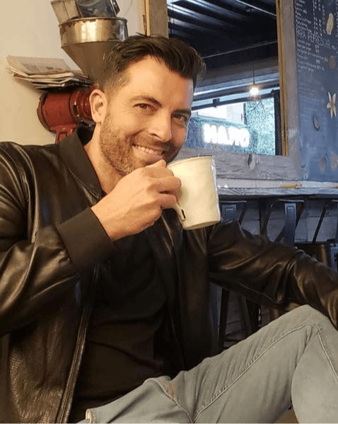 Estudió actuación en su país natal en 2002. Ha participado en series como ‘Hispana’, ‘Mi gitana y ‘Coslada cero’.