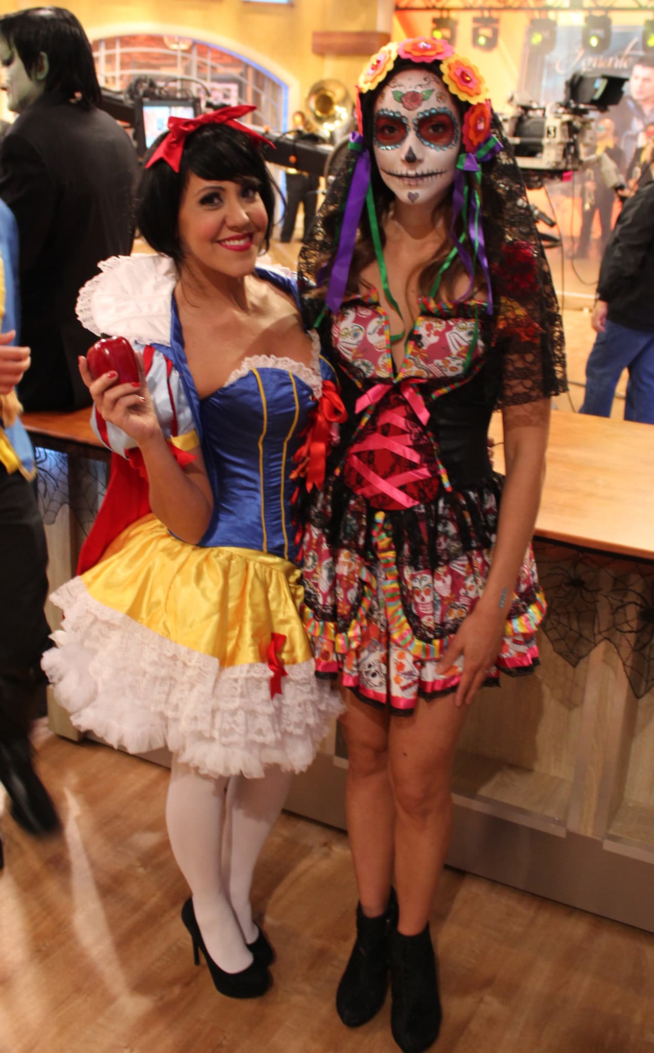 ¡Par de bellas! La Catrina Satcha y la princesa Blanca Nieves.