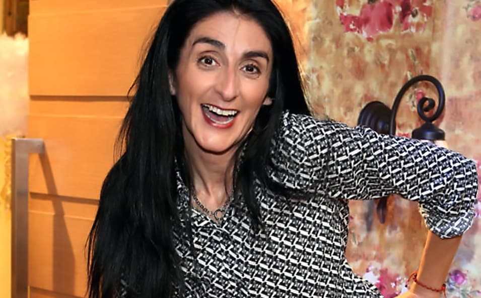 Bárbara Torres celebra el Día del Actor con cómico video 