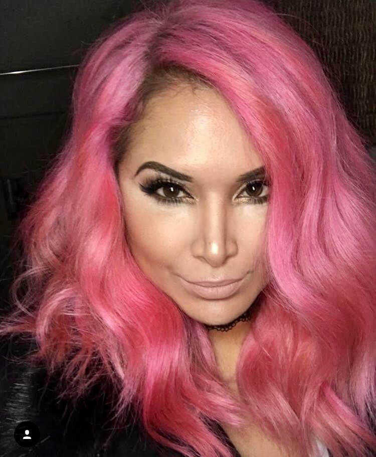 Su primera cambio fue tener el cabello corto.