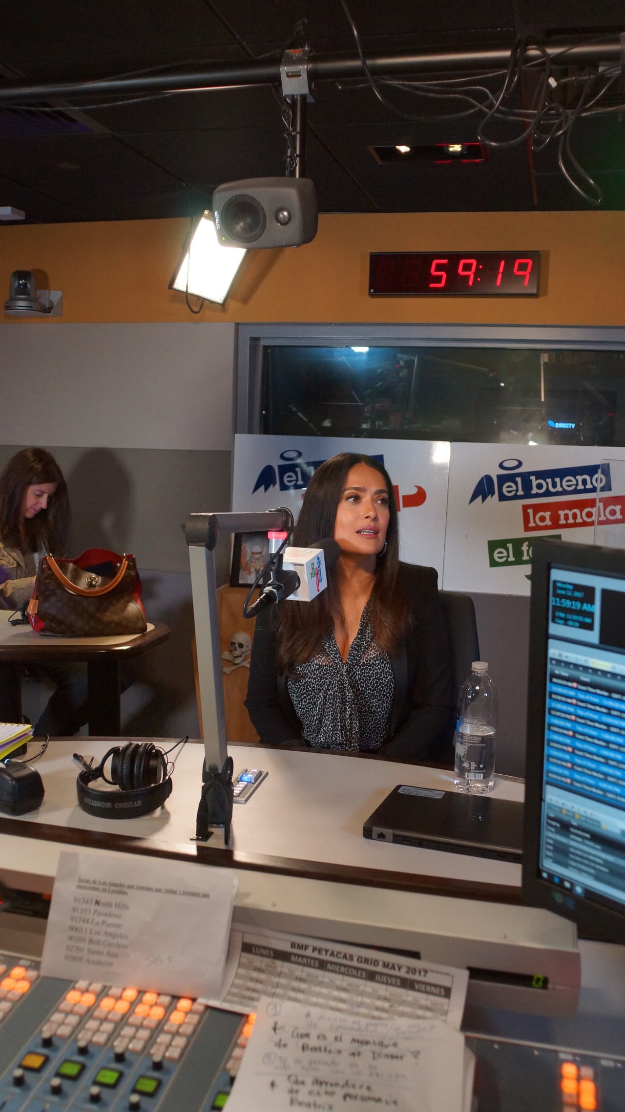 Así fue la divertida entrevista de 'El Bueno, La Mala y El Feo' con Salma Hayek.