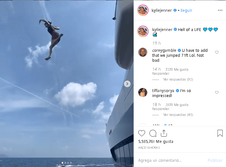 Kylie se lució 
<b><a href="https://www.univision.com/famosos/en-video-el-escalofriante-salto-de-kylie-jenner-y-compania-desde-las-alturas-de-su-yate-rentado-de-250-millones-video" target="_blank">lanzándose al mar</a></b> desde un costado del lujoso yate y publicó su salto en un video a través de
<b> <a href="https://www.instagram.com/p/B1Hva_nHlWa/" target="_blank">Instagram</a>. </b>