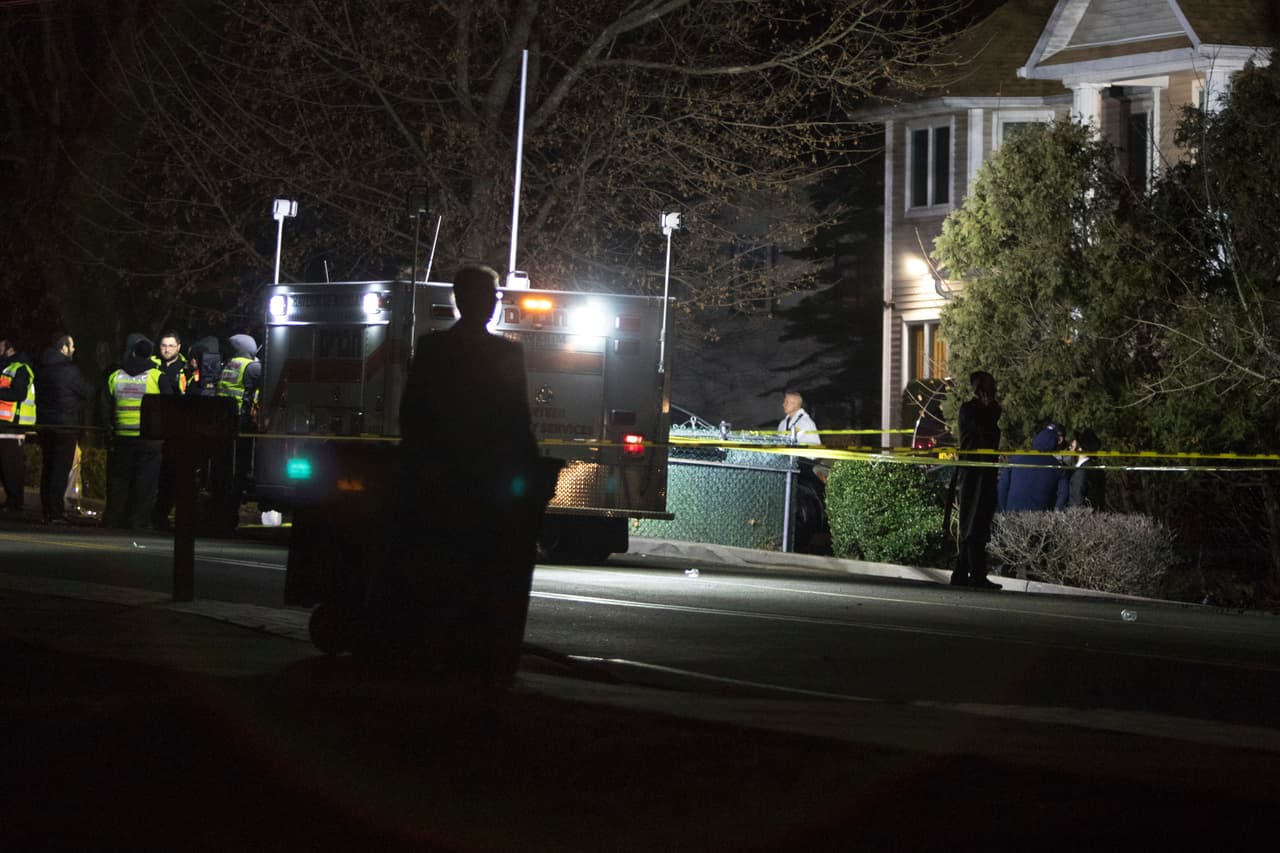 Los apuñalamientos ocurrieron alrededor de las 10 pm y cinco personas fueron hospitalizadas, dos de ellas en estado crítico.