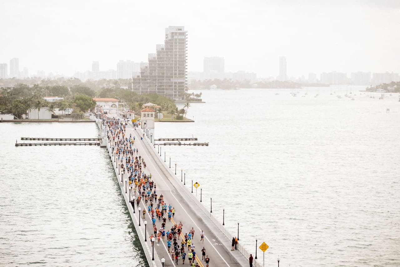 Los mexicanos Germán Silva y Benjamín Paredes, quienes participaron en un reñido duelo en el maratón de Nueva York en 1994, vuelen a correr juntos pero esta vez la media maratón.