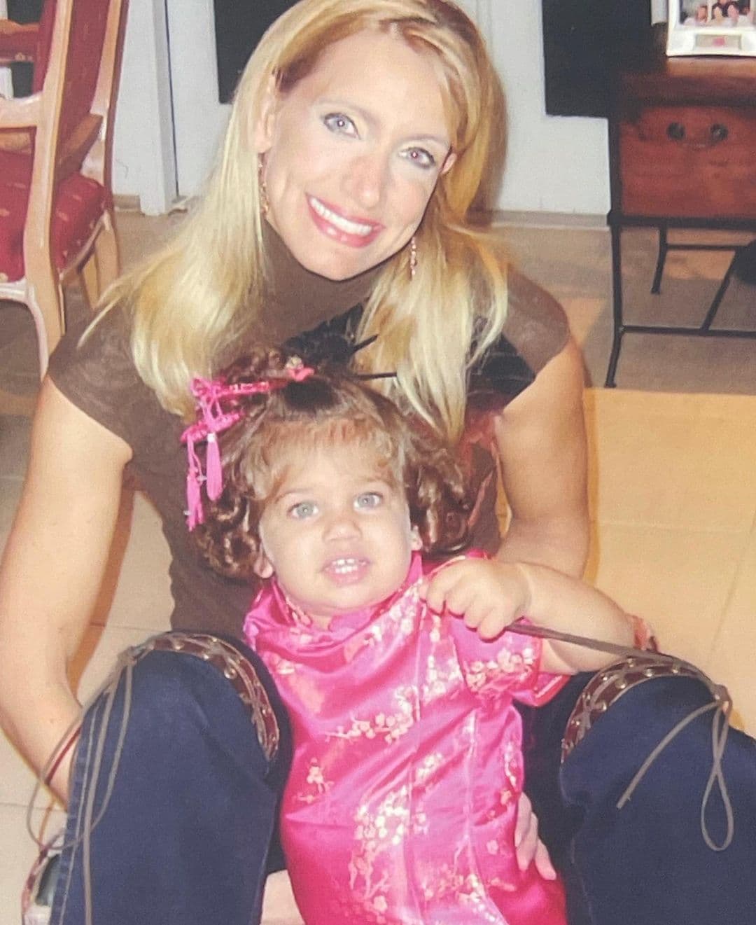 Lina Luaces dejó las coletas y los adornos del cabello con los que la arreglaba a su mamá para transformarse en una bella joven, amante del modelaje.