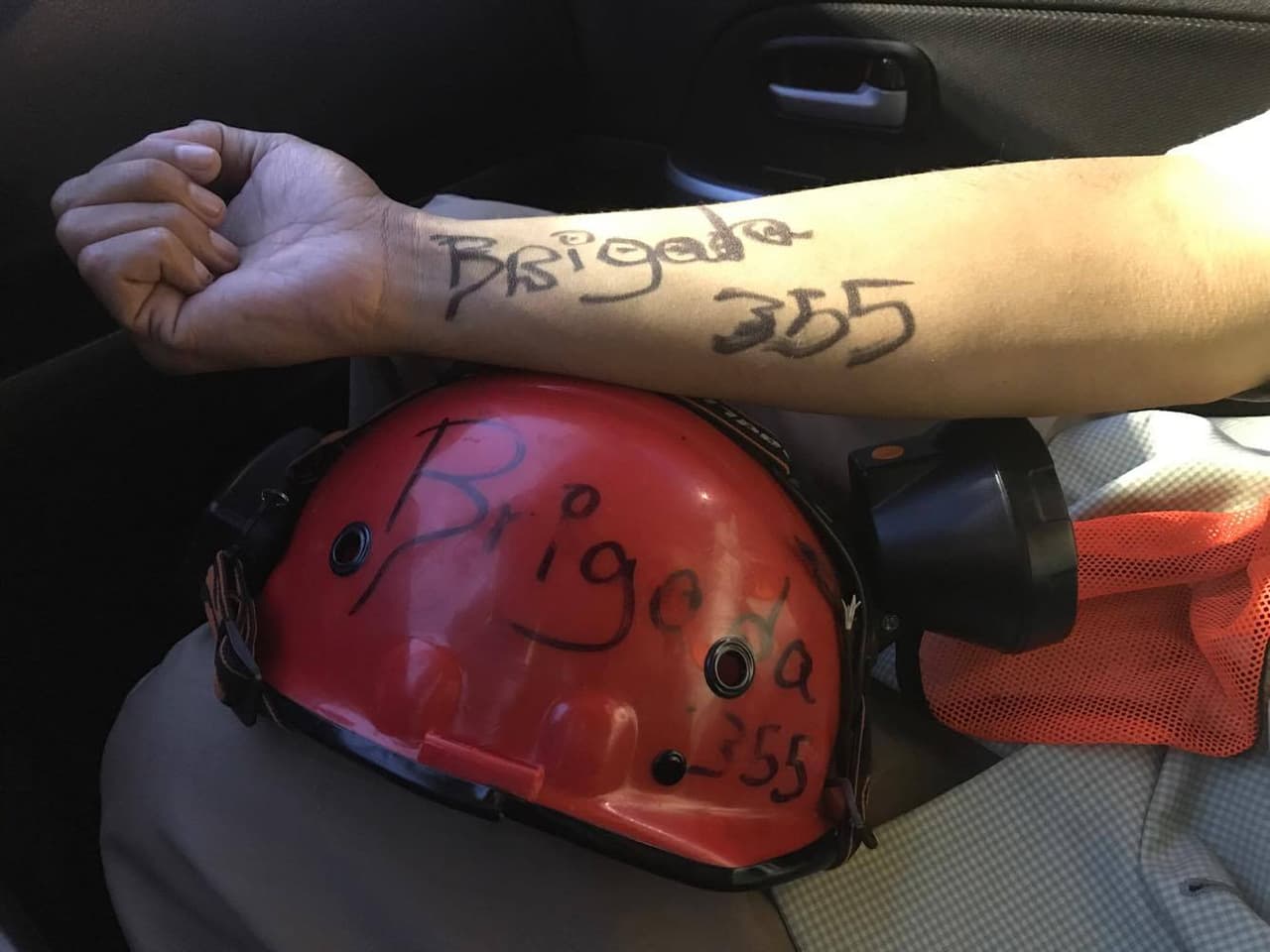 Eduardo, un rescatista de la brigada 355 del noroeste del país que llegó a Ciudad de México desde el pasado 19 de septiembre para apoyar en las maniobras de rescate.