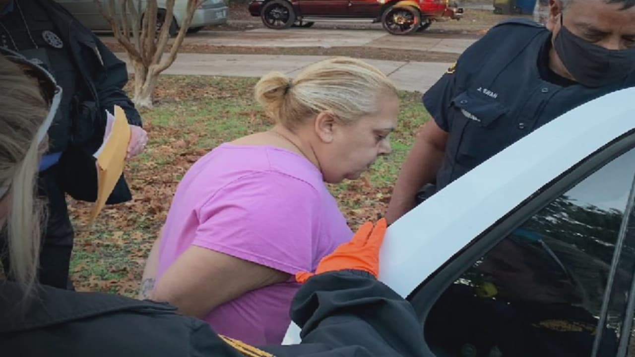 Arrestan a mujer por presuntas pruebas de fraude electoral en San Antonio