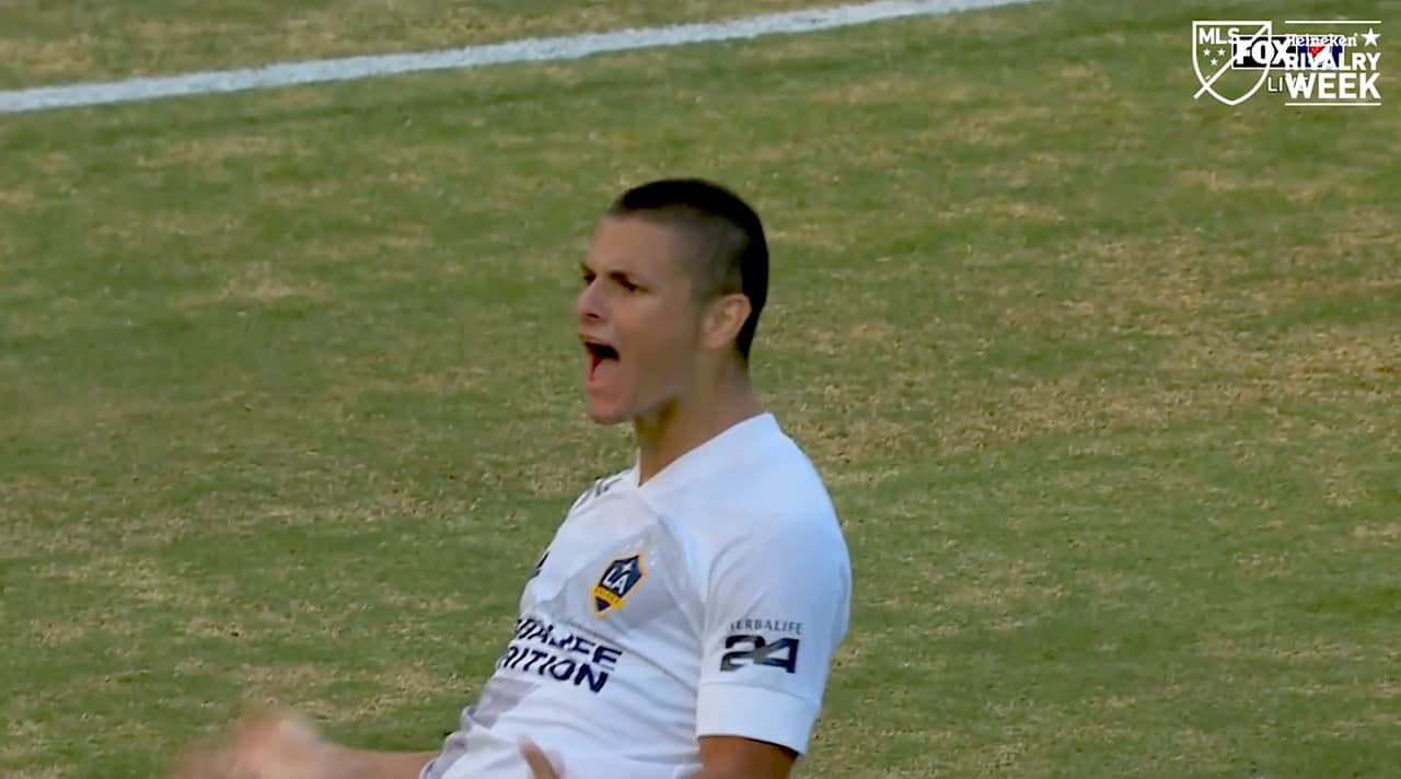 ¡Se estrena con golazo! Dejan Joveljić define de globito y LA Galaxy ya gana El Tráfico