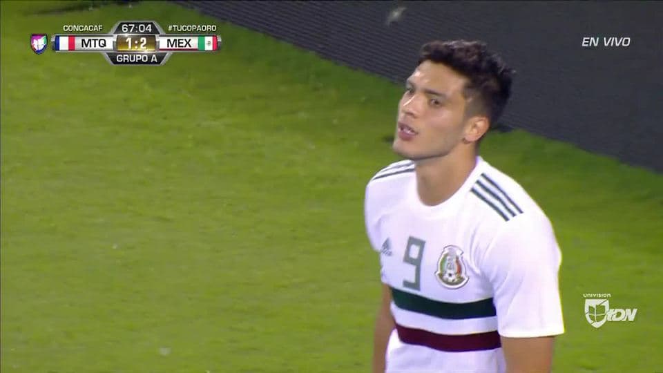 Tiro desviado de Raúl Jiménez